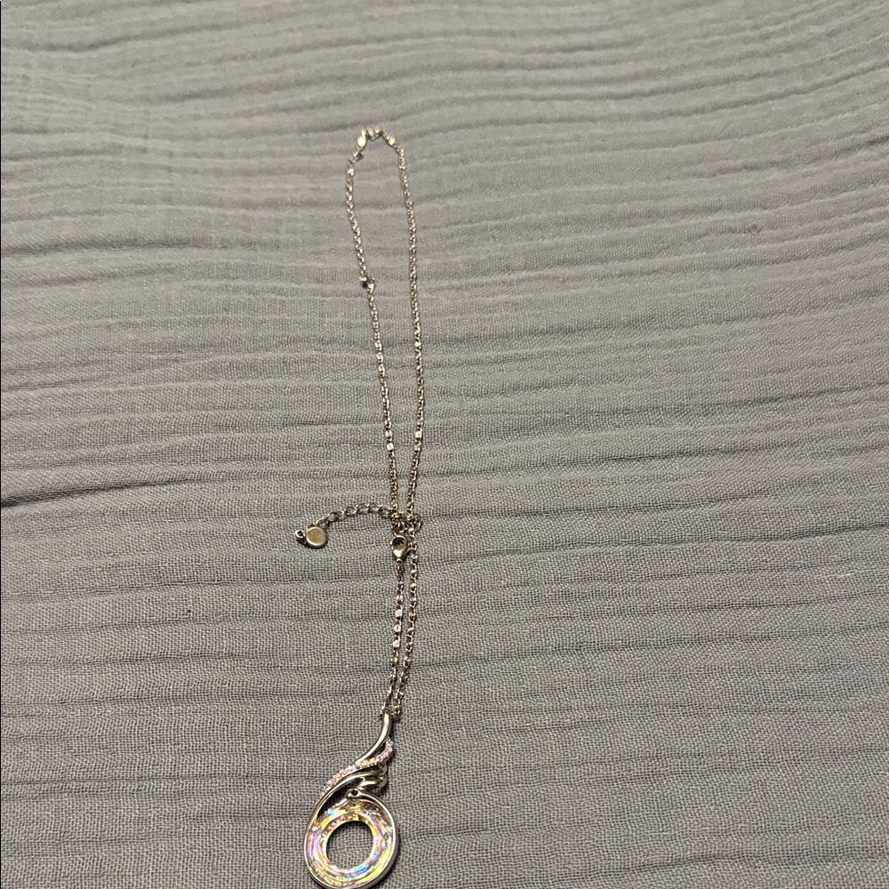 Elegant Silver Necklace with Iridescent Pendant